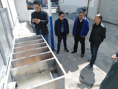 石棉县人大常委会副主任苏林勇一行到新民乡调研食品安全工作